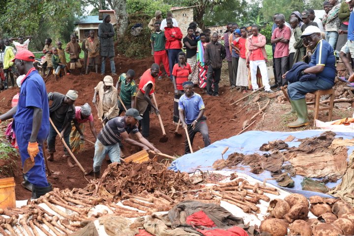 GENOCIDE CONTRE LES HUTU DU BURUNDI EN 1972 : 77 corps exhumés d’une fosse à BUHINYUZA / MUYINGA