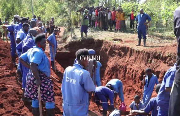 GENOCIDE CONTRE LES HUTU DU BURUNDI EN 1972 : Dimensions de fosses communes trouvées à BUHINYUZA / MUYINGA