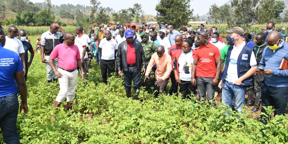 Le Chef de l’État exhorte les agriculteurs à mettre en commun les terres pour accroître la production