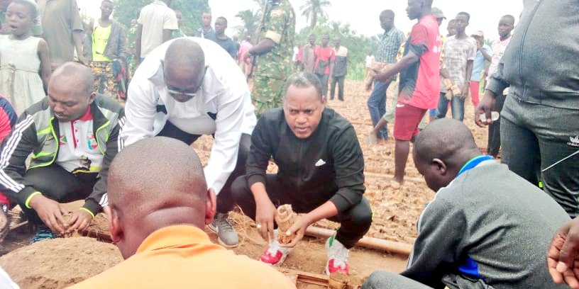 BURUNDI : TRAVAUX DE DEVELOPPEMENT COMMUNAUTAIRE – Préparer une pépinière de CASSIA SIAMEA sur la rivière RWABA à KABONDO / MAKAMBA