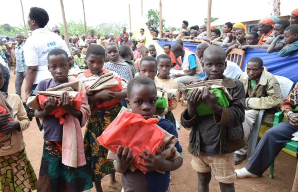 BURUNDI : SAD distribue à 700 enfants du matériel scolaire à NYABIHANGA / MWARO