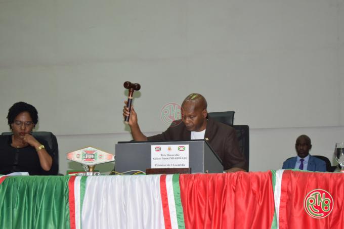 AN : Adoption du projet de loi sur la réglementation des migrations au Burundi