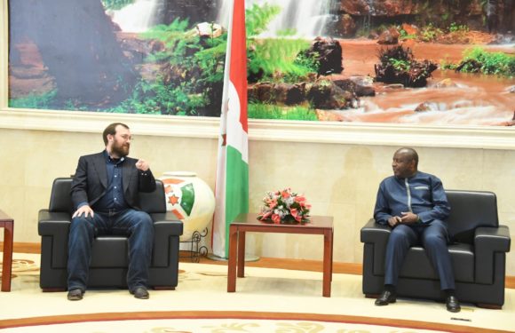 Burundi : Visite de HOSKINSON Charles, co-créateur d’ ETHEREUM et créateur de CARDANO – ADA