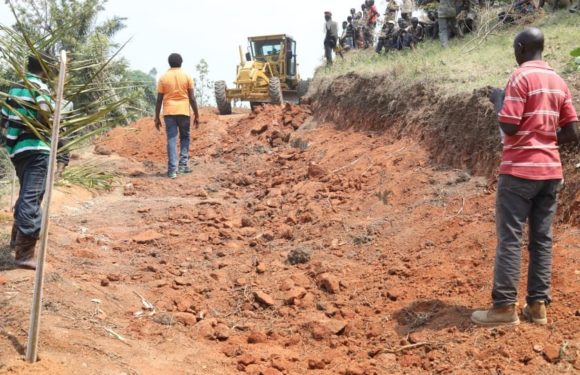 Burundi : Travaux de Développement Communautaire – Tracer une route liant la colline BISAKA à la RN3 à BURAMBI / RUMONGE