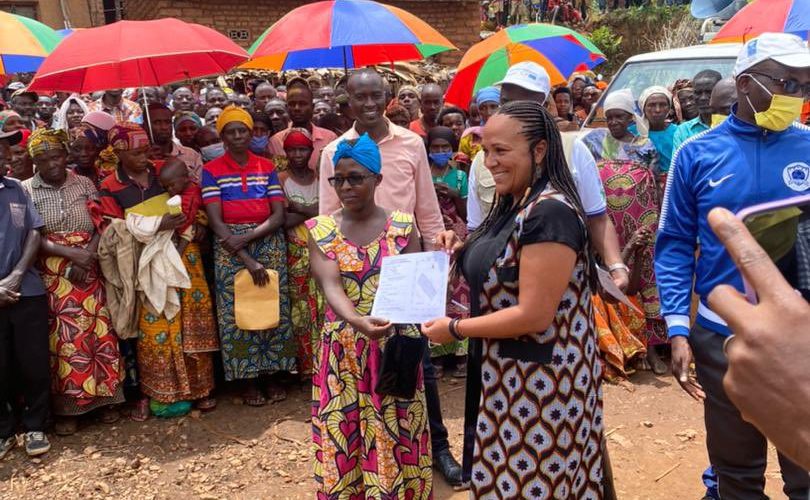 Burundi : Remise des 207 premiers certificats fonciers à ISARE / BUJUMBURA