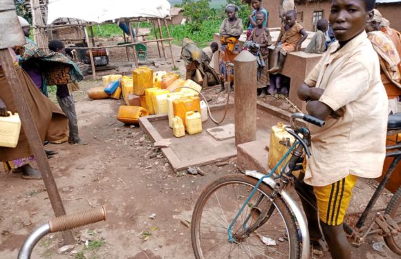 BURUNDI : Des tuyaux pour conduire l’eau depuis le réservoir d’eau de RUGOMBO / CIBITOKE