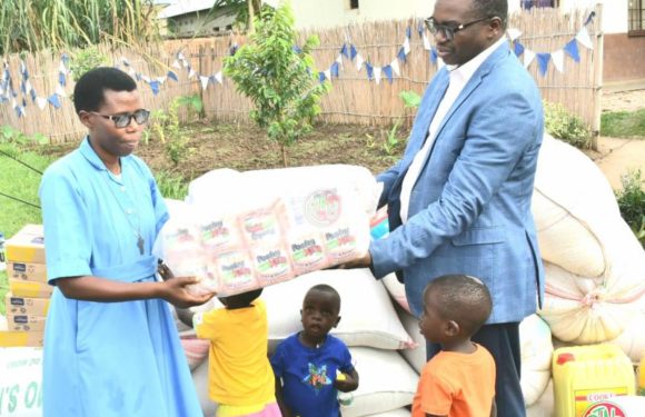 Le ministère en charge de la solidarité nationale octroie une aide à deux orphelinats de Bujumbura