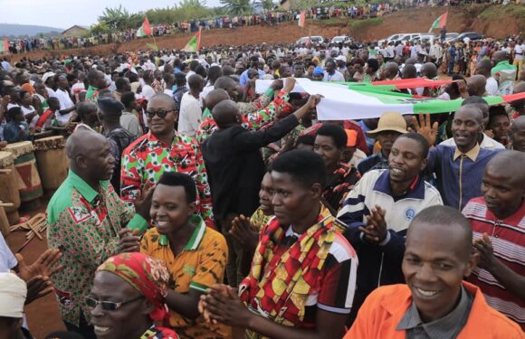 BURUNDI : Le CNDD-FDD KaYoKWe accueille 422 anciens militants CNL / MWaRo
