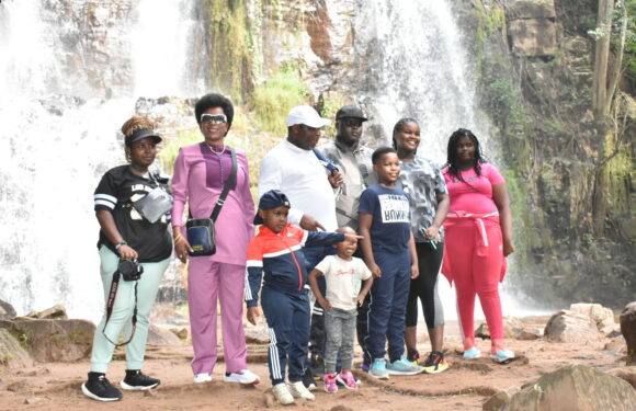 BuRuNDi : La famille du Chef d’Etat a visité les chutes de KaReRa à MuSoNGaTi / RuTaNa