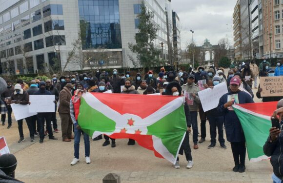 BuRuNDi : Manifestation de 25 citoyens burundais, acteurs néo-colons, à Bruxelles