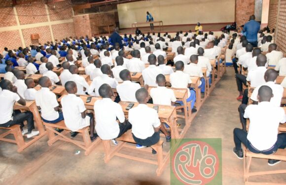 Burundi : 7.585 jeunes Barundi.kazi ont passé l’Examen d’état 2022 à Gitega