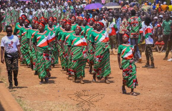 Burundi : Les femmes CNDD-FDD à Bugabira fêtent – Umukenyererarugamba day – / Kirundo