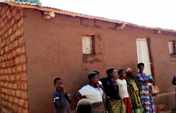 Burundi : Don d’une maison à un citoyen démuni de Mugera, Mushiha / Cankuzo