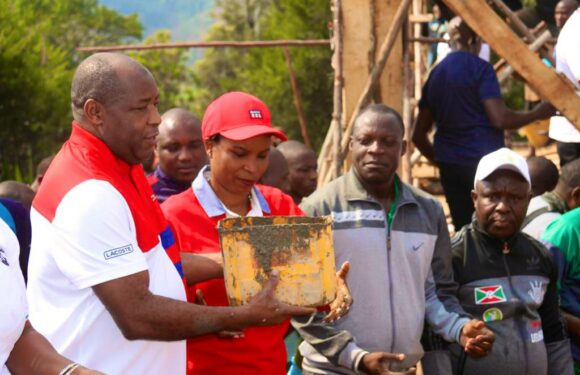 Burundi : Le Chef de l’Etat aux TDC construisant l’Ecofo de Musama à Giheta / Gitega