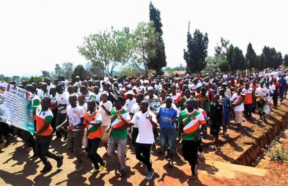 Burundi : De nombreux Bagumyabanga marchent à Karusi en remerciement au Chef de l’Etat
