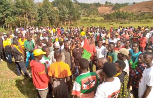 Burundi : Echange entre Imbonerakure à Bukeye / Muramvya