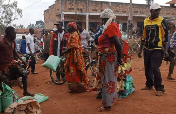 Burundi : Fomi donne 1 sac par agriculteur suite à l’insuffisance d’intrants / Karusi
