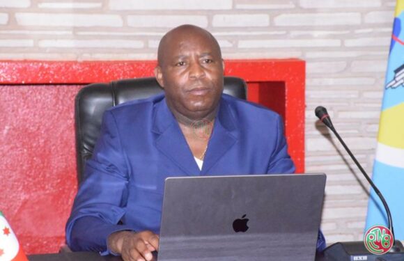 Le Chef de l’Etat dirige un conseil des ministres au palais présidentiel de Gitega