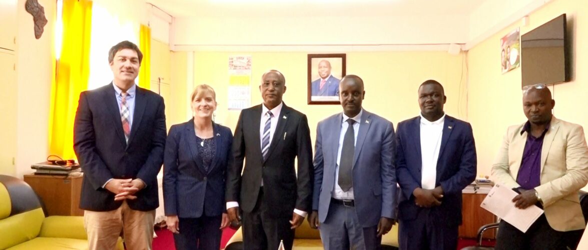 Burundi : Une ambassadeure USA visite un Ministre pour parler de traite des êtres humains