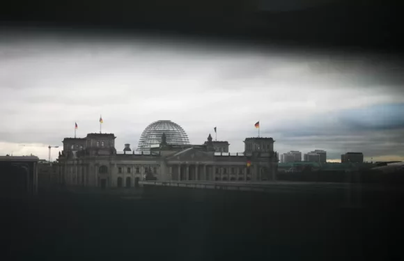 L’Allemagne démantèle un groupe armé de complotistes qui voulait attaquer le Parlement