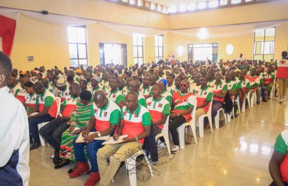 Burundi : Le CNDD-FDD présente ses nouveaux membres du Bureau Politique à Muyinga