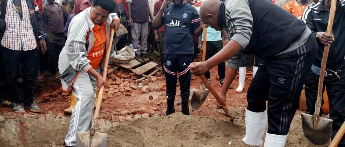 Burundi : TDC – Préparer du béton pour paver 3 classes de l’ECOFO de Kidasha / Ngozi