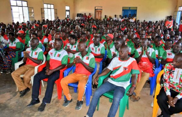 Burundi : S.G. Ndikuriyo échange avec les imbonerakure à Kibago/ Makamba