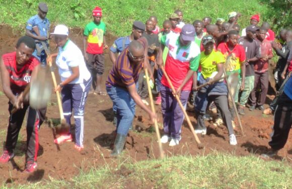 Burundi : TDC – Entretien de la route menant à la colline Nyabisiga / Muramvya