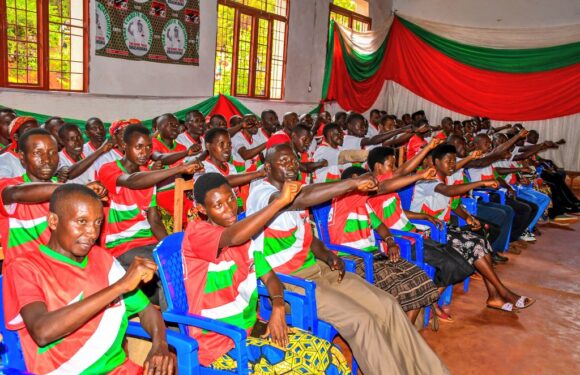 Burundi : Hon. Ndikuriyo, Secrétaire Général du CNDD-FDD, échange -idéologie- à Gitega