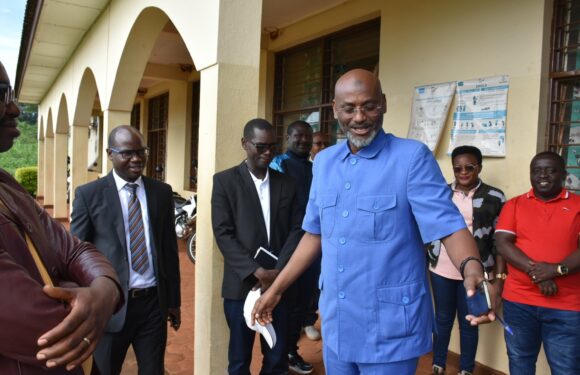 Burundi : Visite ministérielle à Bugabira pour examiner l’approvisionnement en eau potable / Butanyerera