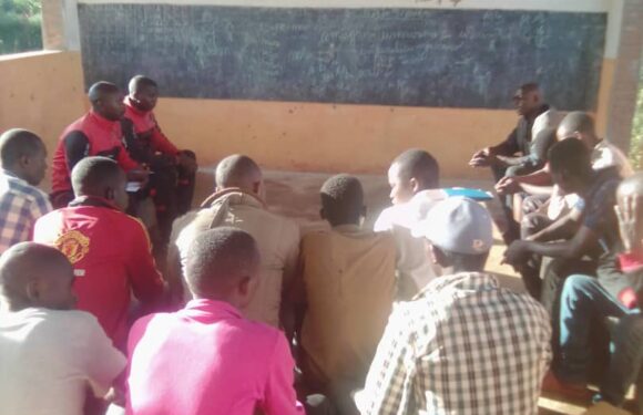 Burundi : Les Imbonerakure discutent en Colline Matutu, Rutana / Burunga