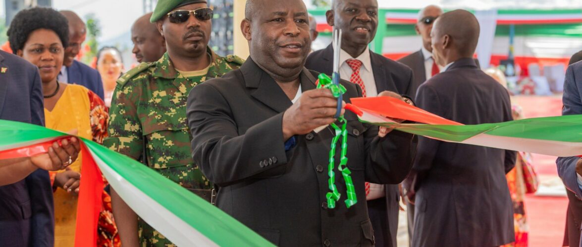 Le Président Ndayishimiye inaugure l’hôpital de référence de Kigutu
