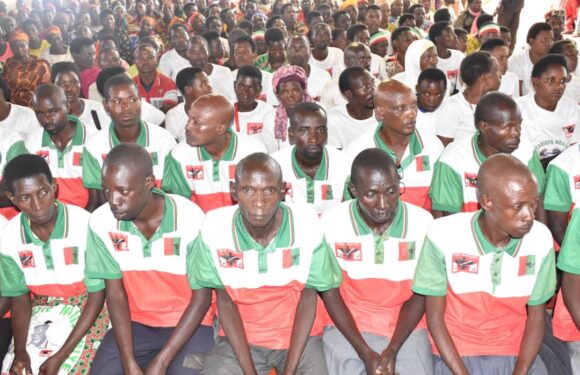 Burundi : Réunion CNDD-FDD avec les Bagumyabanga de Kigamba, Cankuzo / Burunga