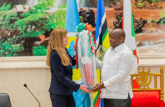 Burundi : Le Président reçoit l’Ambassadrice des USA avant son départ