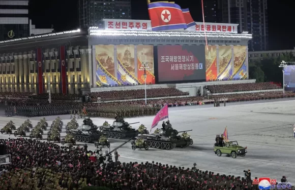 Une parade militaire à Pyongyang avec de nouveaux drones et missiles en présence de délégations russe et chinoise
