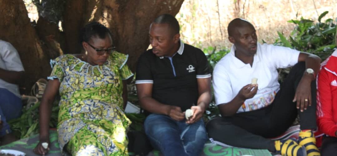 Burundi : Hon. Nkurunziza Fabrice et M. Nibitanga Olivier à la fête communale de Bukemba, Rutana