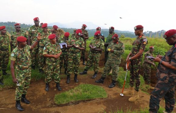 Burundi : Le Général Major Kiugu du Kenya visite le contingent burundais en RDC