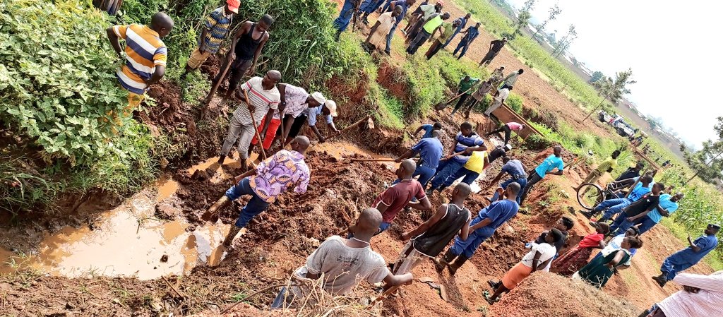 Burundi : Les citoyens de Cibitoke nettoient une rigole