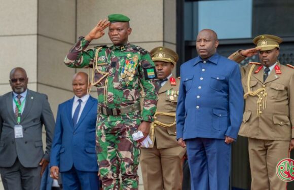 Visite du Président de transition de la République gabonaise