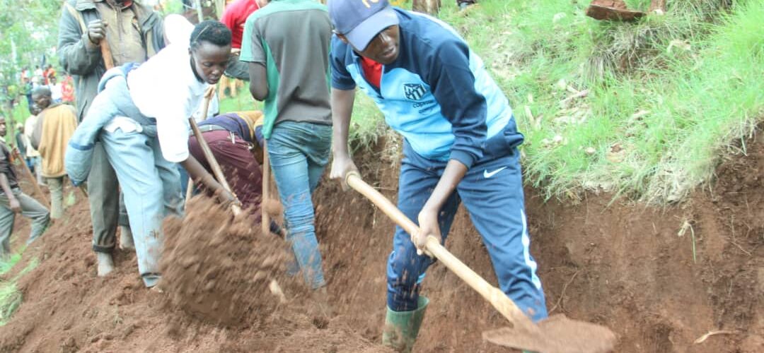Burundi : Le gouverneur Ndikumasabo aux TDC en colline Ruvumu à Kiganda, Muramvya