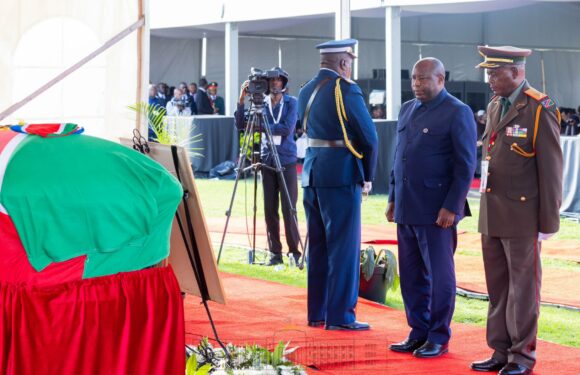 Participation du Chef de l’Etat Burundais aux funérailles de S.E Hage G. Geingos, ancien Président Namibien