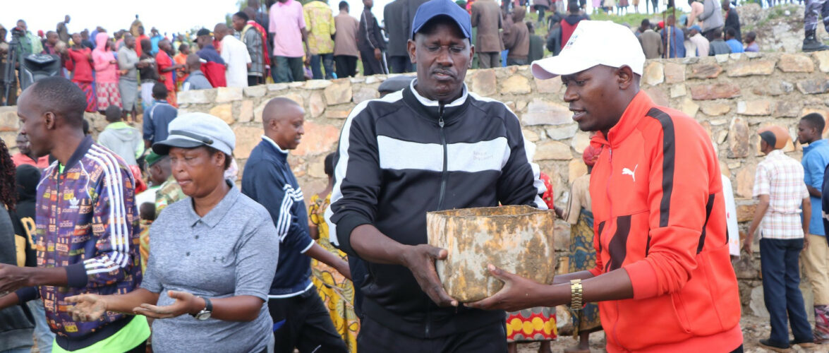 Burundi : Solidarité citoyenne pour un marché de la colline Mubira à Muramvya.