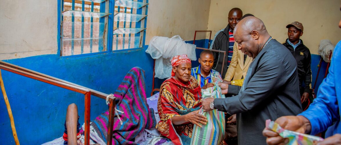 Le Président NDAYISHIMIYE offre une assistance aux malades de l’hôpital de Kibimba