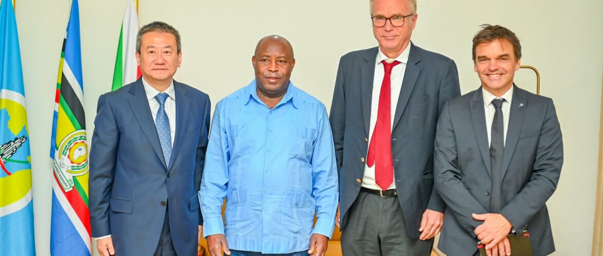 Le Président Ndayishimiye accorde une audience conjointe à l’Envoyé Spécial du Secrétaire Général des Nations Unies et à l’Ambassadeur Suisse au Burundi 