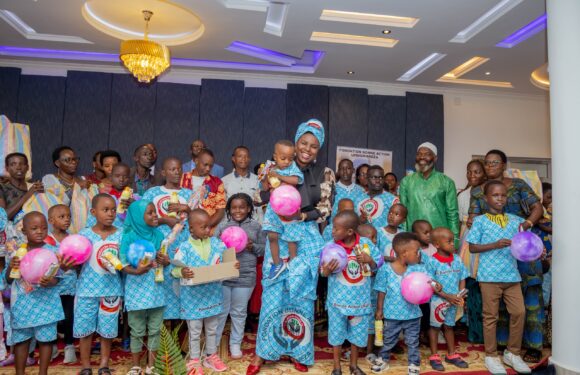 La Fondation Bonne Action Umugiraneza célèbre la guérison des enfants grâce à des soins chirurgicaux à l’étranger