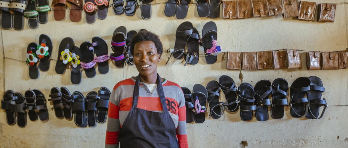 Burundi : Turashoboye à Kayanza produit chaussures, ceintures, et porte-monnaie.