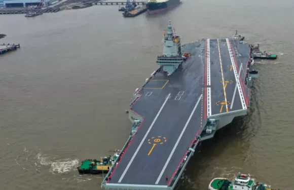 Premier essai en mer pour le Fujian, le nouveau porte-avions chinois : que vaut-il par rapport à son équivalent américain ?