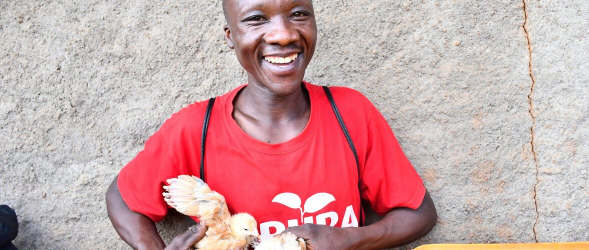 Burundi : One Acre Fund Tubura booste l’élevage de poussins à Gitega.