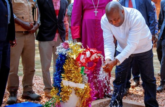 Le Président Ndayishimiye a inauguré une adduction d’eau potable à Ndava après 50ans de désespoir de la population