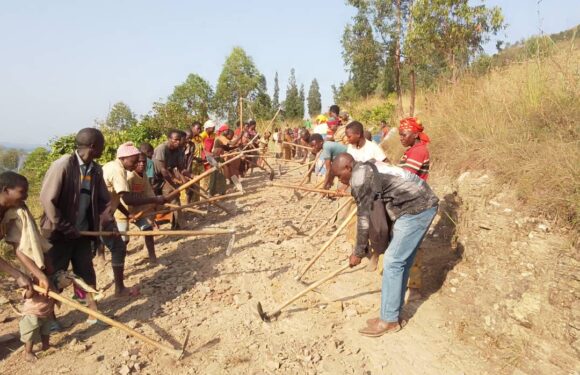 Burundi : TDC – Mobilisation citoyenne pour réhabiliter une route à Rutana.